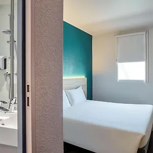  Hotel Hotelf1 Annemasse Renove